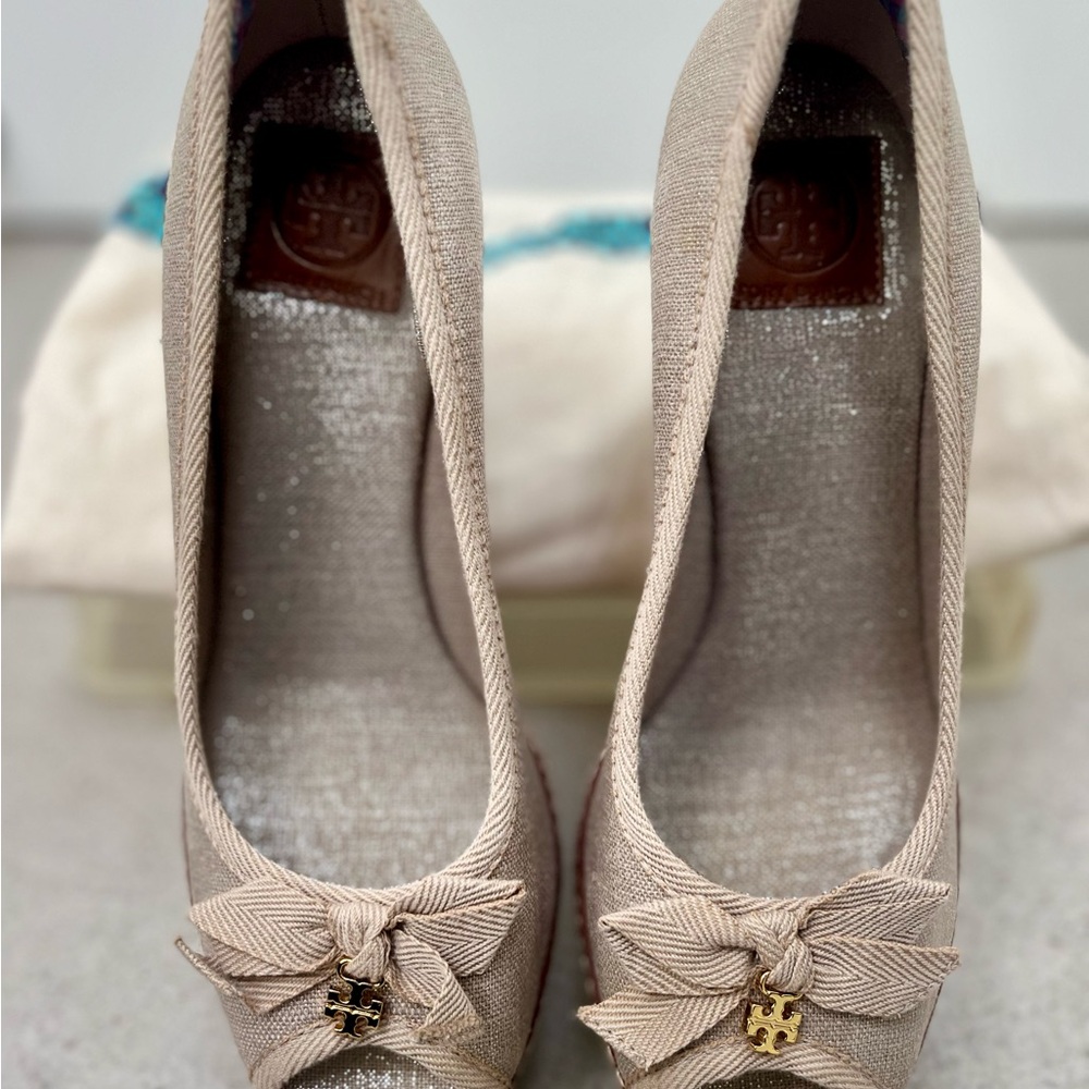 Tory Burch Tan Bow Wedges